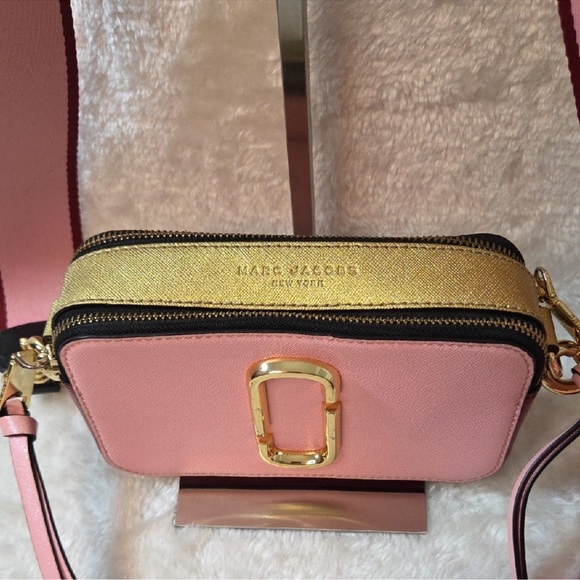 Marc Jacobs Pink and Gold Snapshot Crossbody Bag w/Guitar Strap - Picture 2 of 9